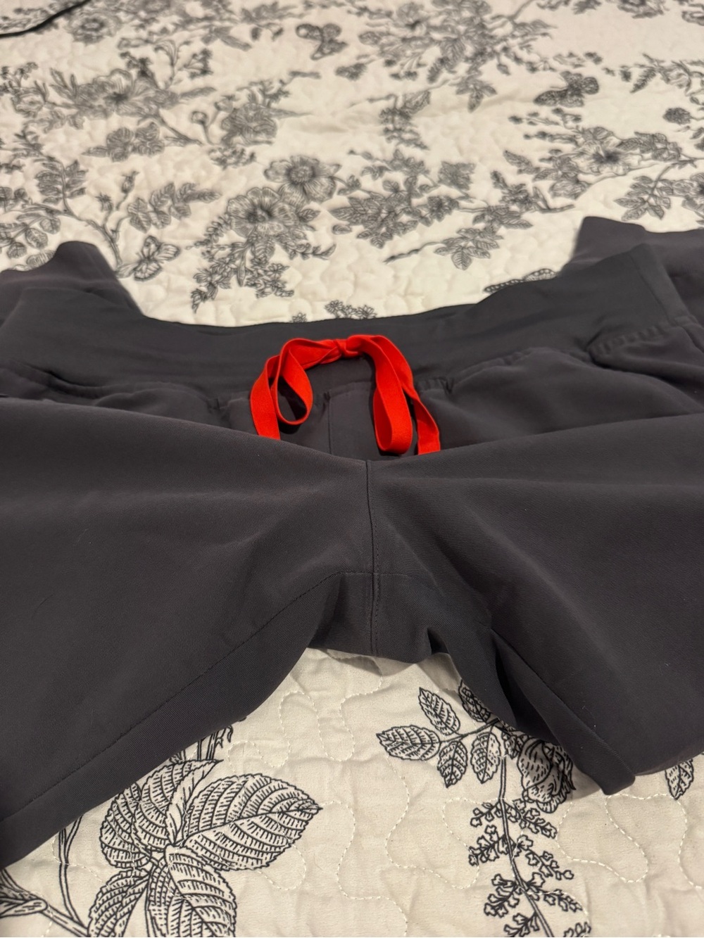 Women FIGS Gray Scrub Set - Picture 6 of 10
